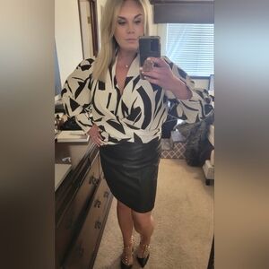 EXPRESS top. Wrap style front. Zipper in back XL